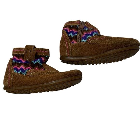 Minnetonka Moccasin Leather Ankle Booties. Girl’s Size 9. - Picture 2 of 13